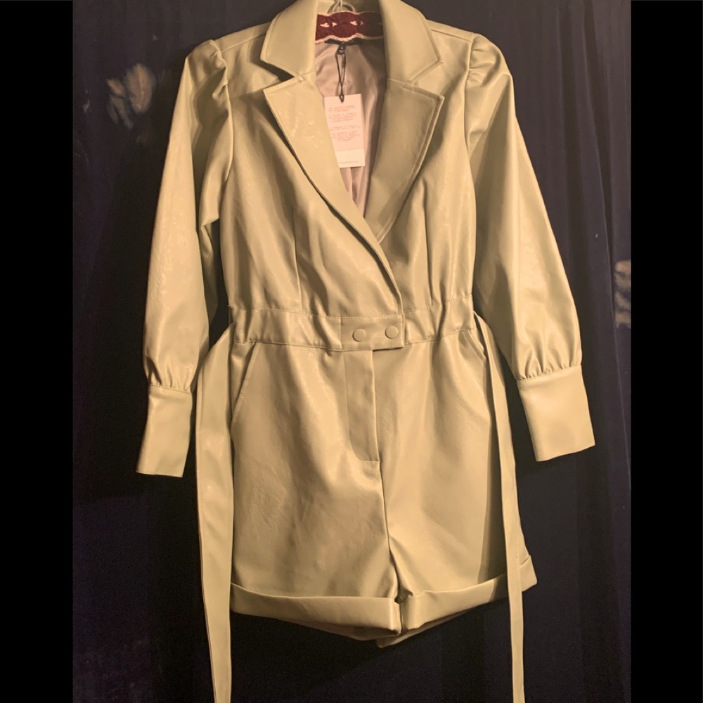 7 for all mankind. Size small Short pantsuit , pea green.